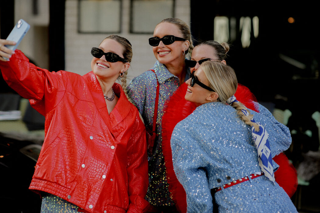 Rood is de kleur van de herfst: zo style je de look