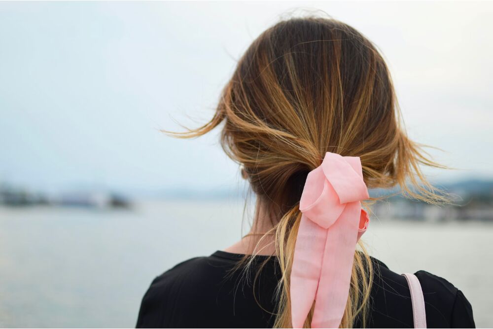 Deze haaraccessoires ga je overal zien deze zomer