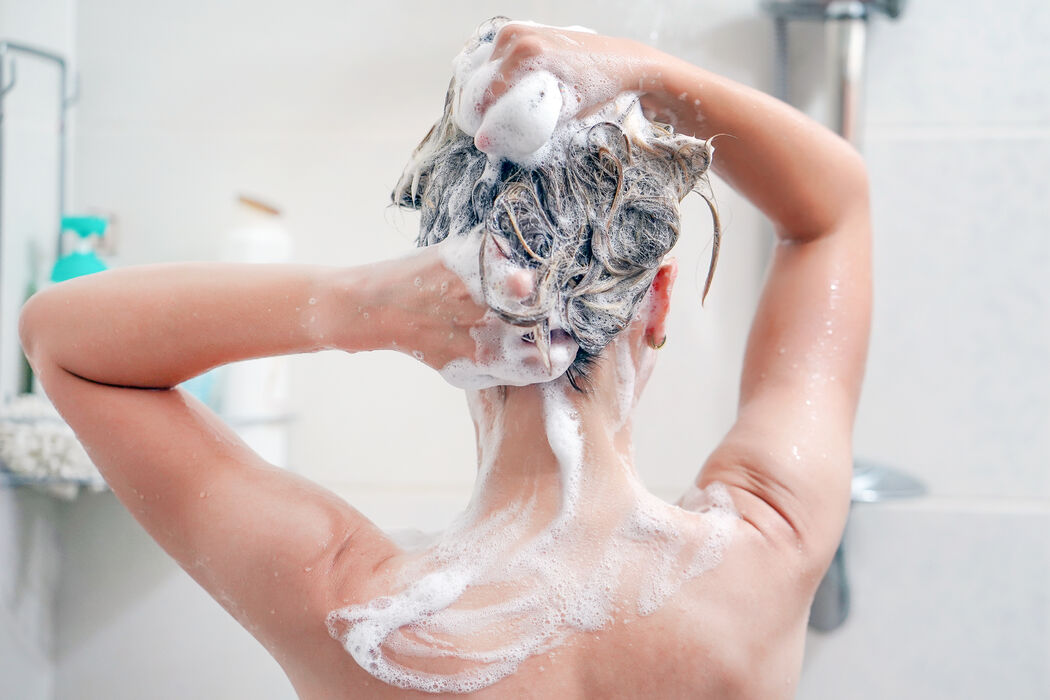 Deze veelgemaakte fout onder de douche kan acne veroorzaken