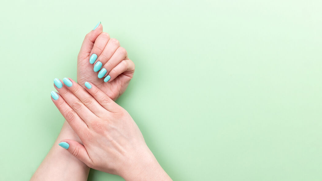 Mint groen is de nagellakkleur van deze lente: zo draag je de kleur