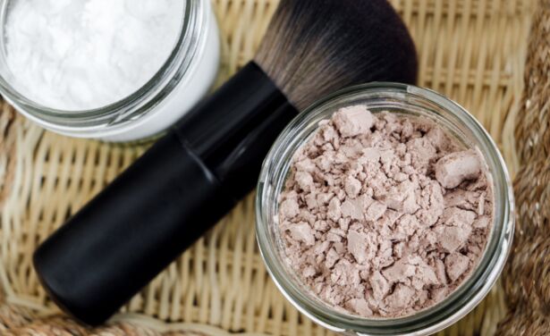 Poeder zonnebrand als bescherming voor je huid en make- up