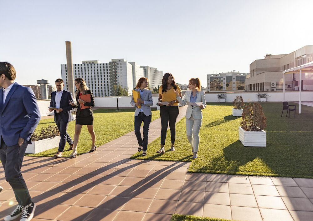 Dit zijn de voordelen van een lunchwandeling met je collega’s