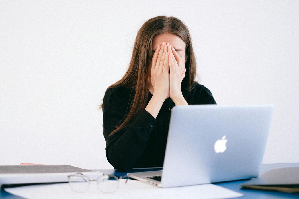 Dit is waarom vrouwen meer tijdsdruk ervaren