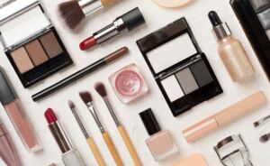 Check jij de houdbaarheidsdatum van je make-up? Dit is hoe lang je make-up producten kan gebruiken