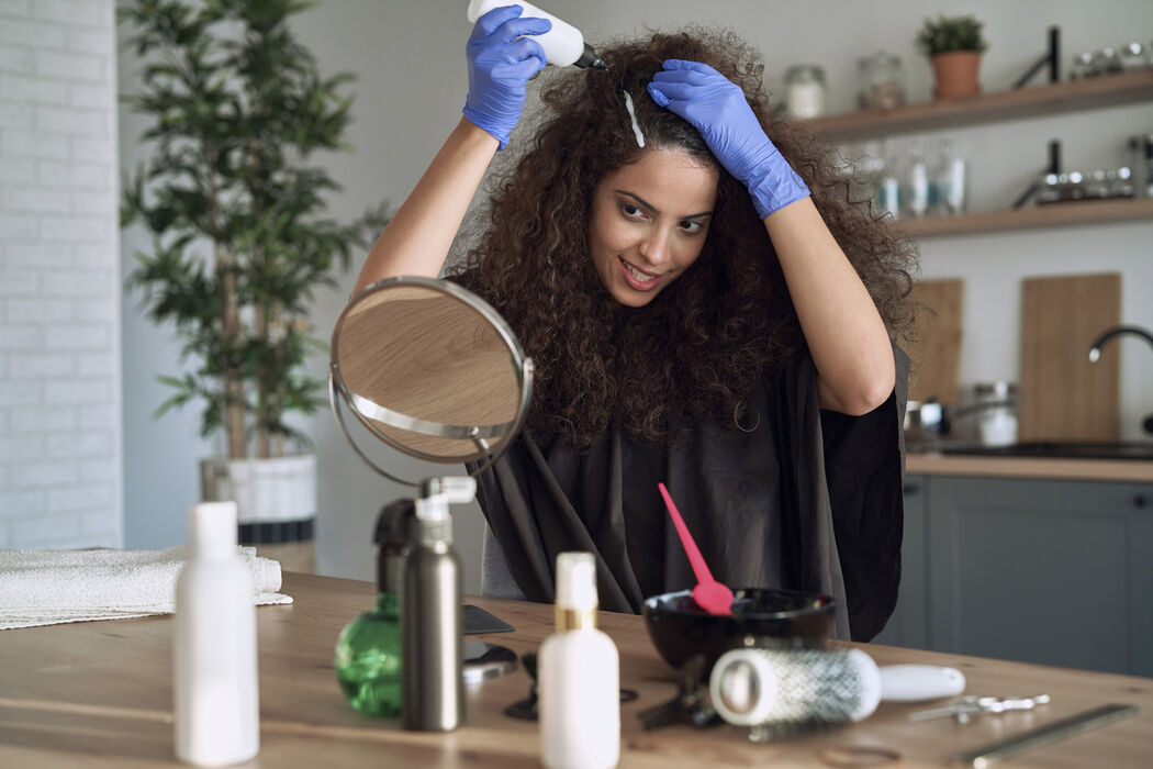 Is thuis je haar verven slecht voor je haar?