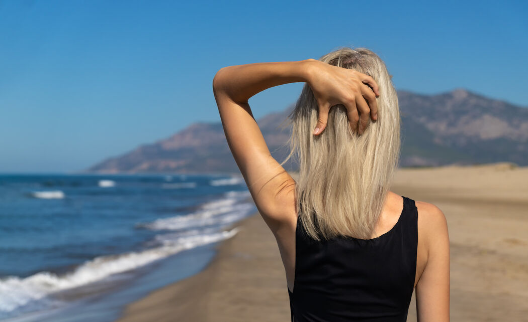 ‘Desert sand’ is de hipste blonde haarkleur voor deze zomer