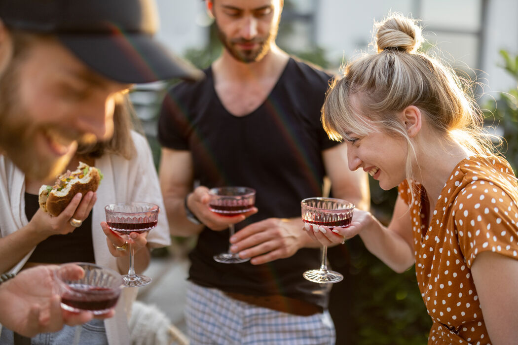 Waarom je beter geen alcohol in de zon kan drinken