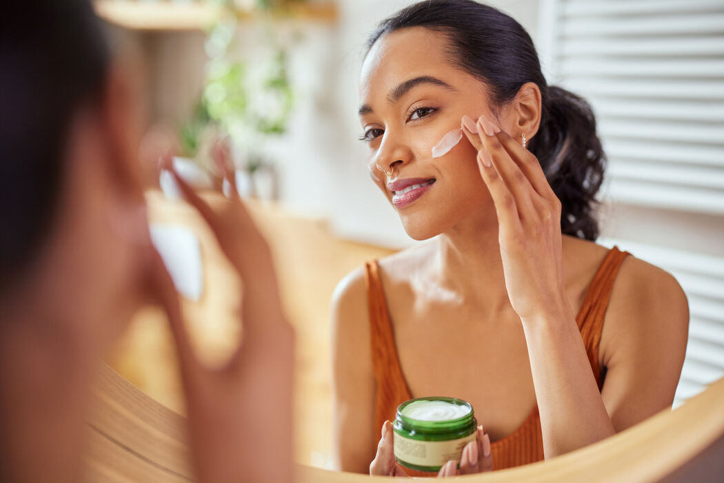 Gaan zonnebrandcrème en make-up nou eigenlijk samen?