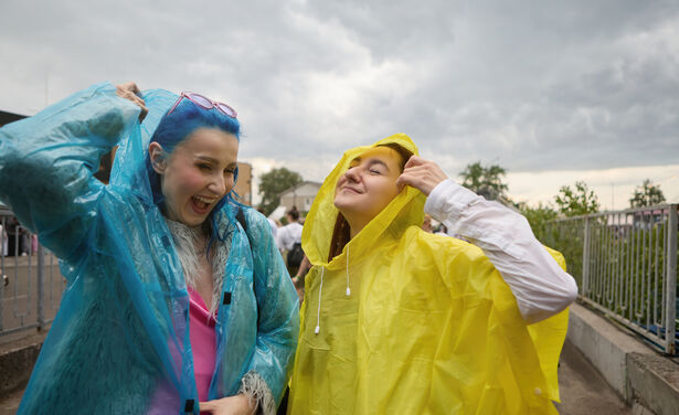 Regenachtige dag op festival? Deze items heb je nodig